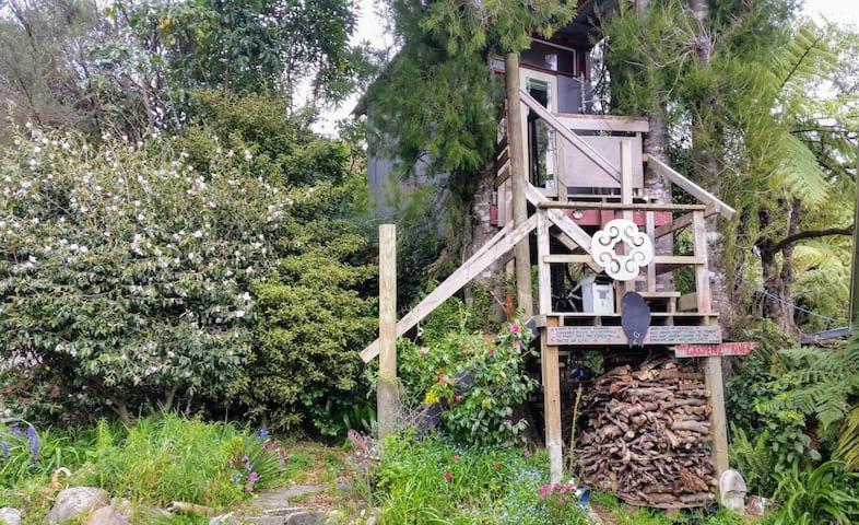 The Treehut At The Rabbithole, Upper Hutt Hotell Akatarawa Exteriör bild